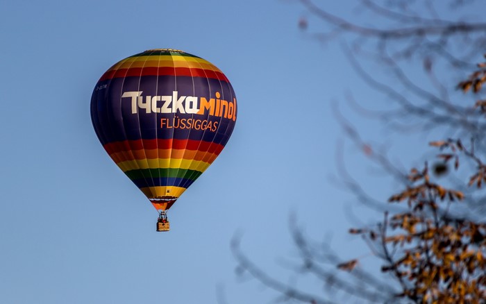 Tyczka Flüssiggas hot air balloon in the sky