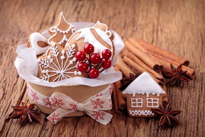 Christmas gingerbread cookies in a box with cinnamon sticks