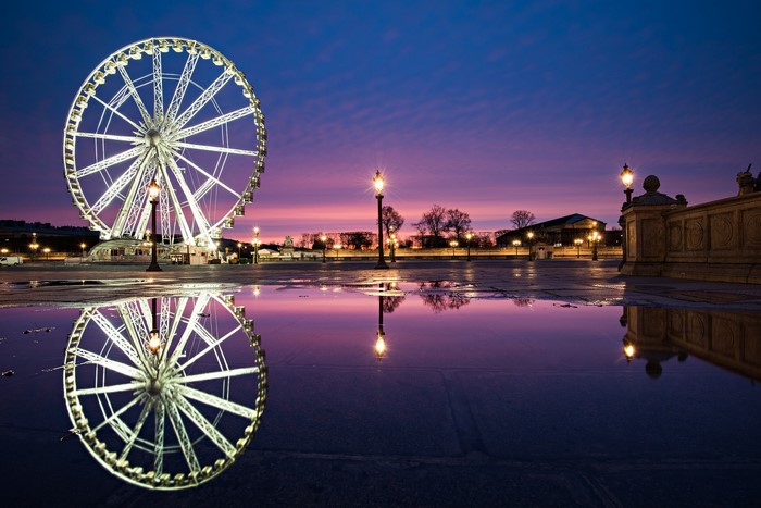 Ferris wheel reflection in Place de la Concorde, Paris at dusk