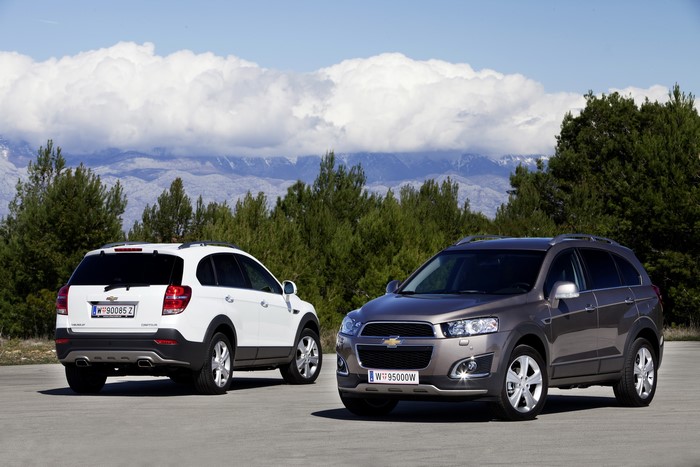 2013 Chevrolet Captiva SUVs on a road