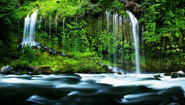 Mossbrae Falls, California, USA