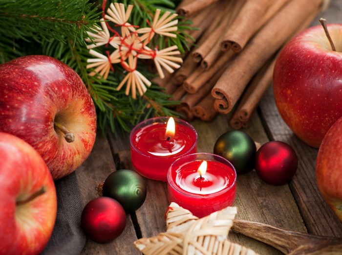 Christmas Apples, Candles, and Cinnamon