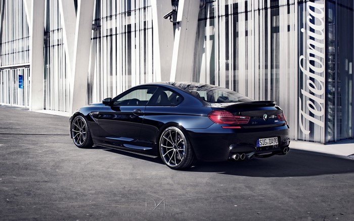 4K BMW M6 Coupe Back View