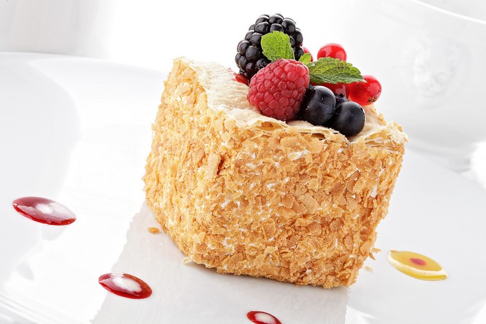 Napoleon cake with berries and mint