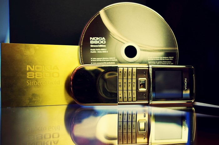 Nokia 8800 Sirocco Gold phone and CD