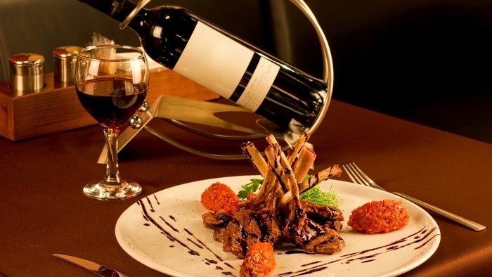 Rack of Lamb with Red Wine and Condiments