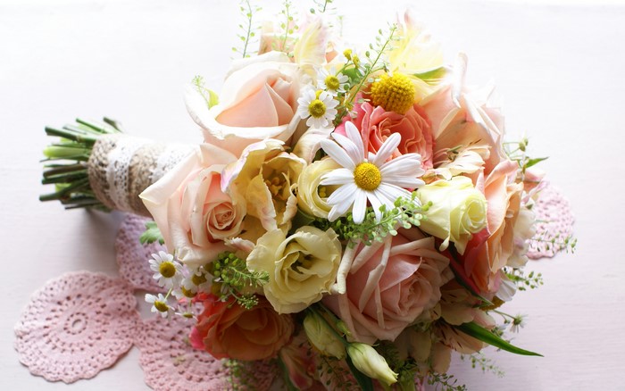 Bouquet of Roses and Daisies