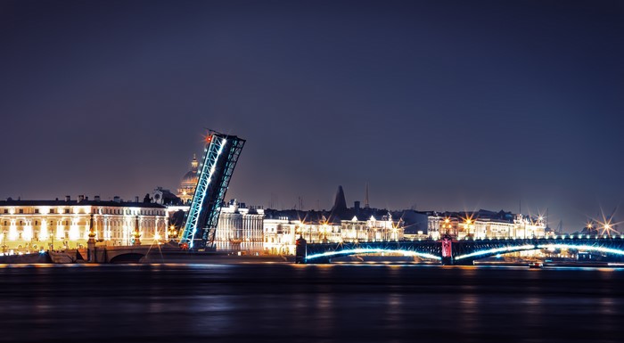Night view of St. Petersburg bridges and buildings