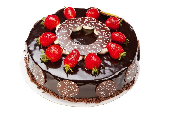 Chocolate cake with strawberries and musical notes