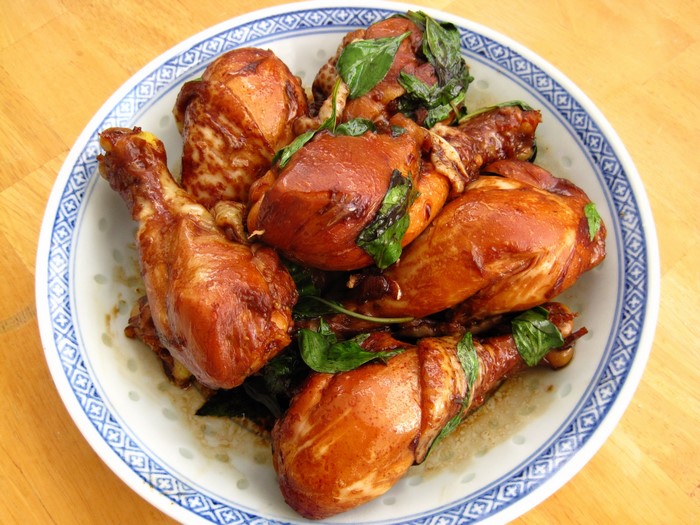 Braised Chicken Drumsticks with Basil