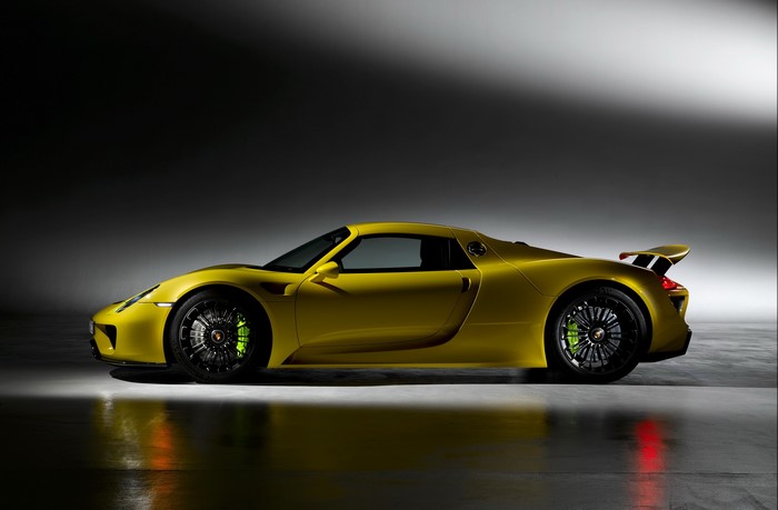 Yellow Porsche 918 Spyder