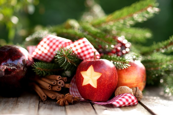Christmas Apples with Cinnamon and Pine