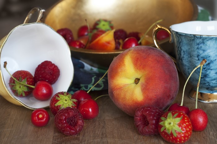4K Fruit with Peaches and Strawberries
