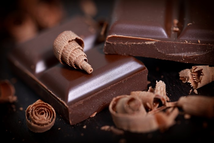 Chocolate bar with shavings