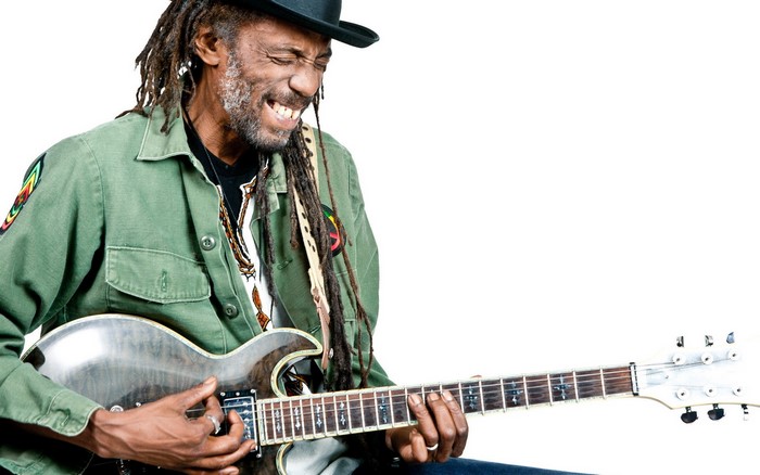 Freddy Flint playing guitar