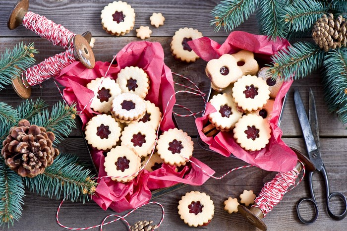 Christmas cookies with jam and pine branches