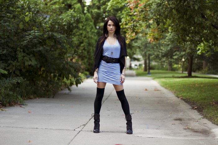Brunette girl wearing boots in a park