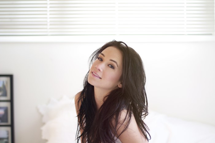 Megan Lyn, Brunette girl