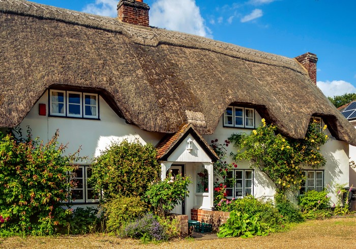 Thatched cottage in Nether Wallop, England