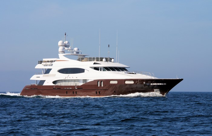 Superyacht Glaze sailing on the sea