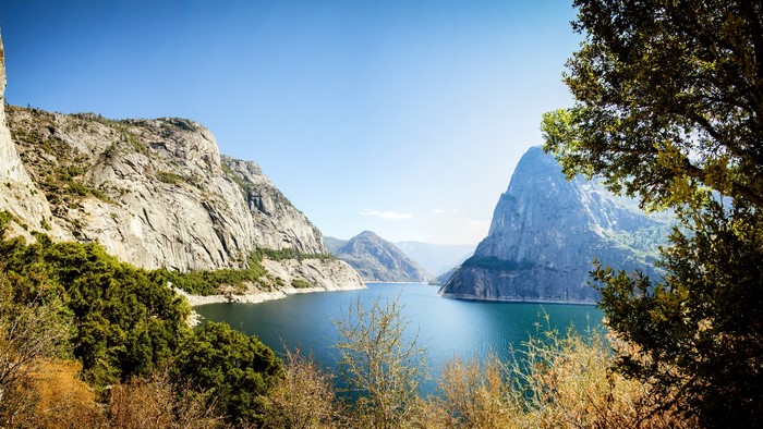 Yosemite National Park Lake and Mountains