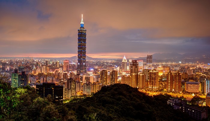 4K Taipei cityscape with Taipei 101 at night