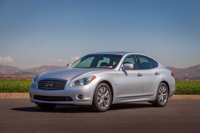 Silver 2014 Infiniti Q70 Hybrid Sedan