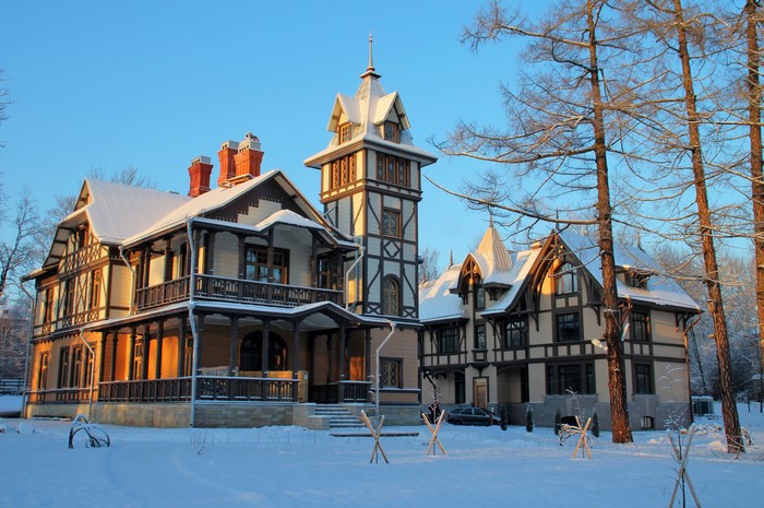 Snowy winter day at a historic house in St. Petersburg, Russia