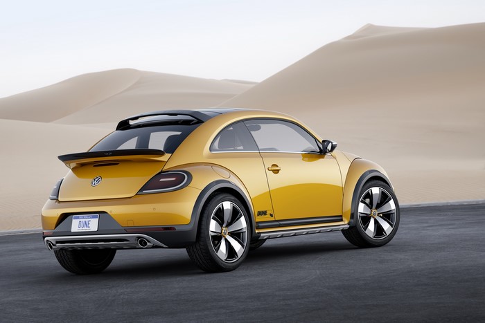 4K 2014 Volkswagen Beetle Dune back view