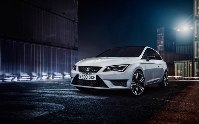 White Seat Leon Cupra SC280 at Night