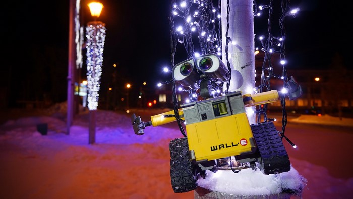 WALL·E toy decorated with fairy lights in the snow