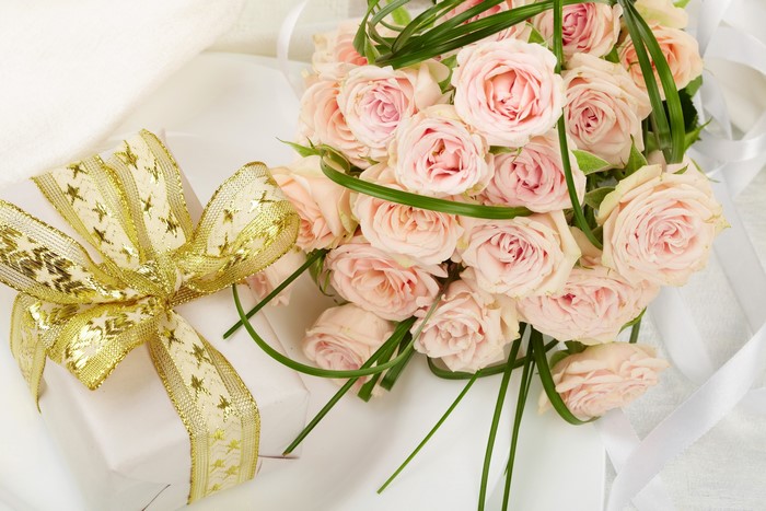 Bouquet of Pink Roses with a Gift Box and Gold Bow
