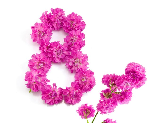 Number 8 made of pink flowers