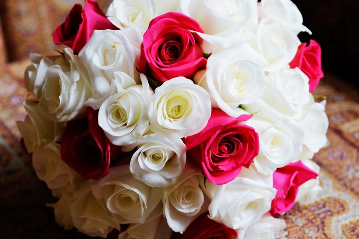 White and pink roses bouquet