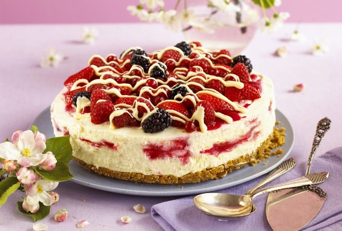 White Chocolate Berry Cheesecake with White Chocolate Drizzle