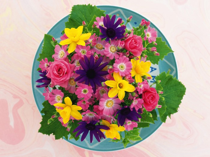 Bouquet of Roses, Daffodils, and Daisies on a Plate