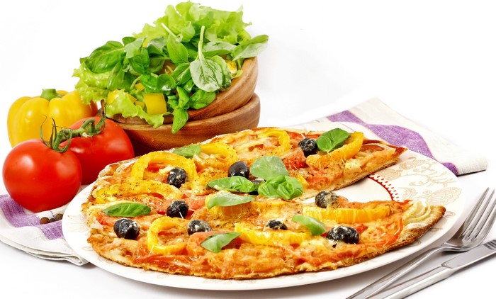 Pizza with Tomatoes, Bell Peppers, and Salad
