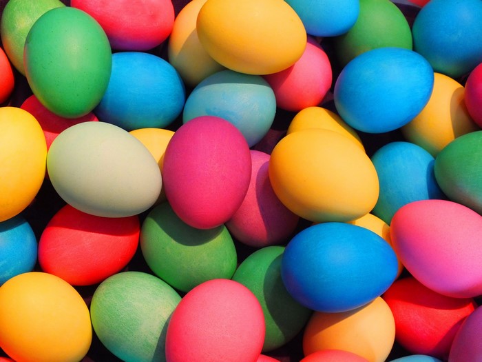 Many colorful Easter eggs