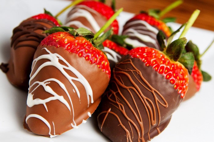 Chocolate-dipped strawberries with white and dark chocolate drizzle