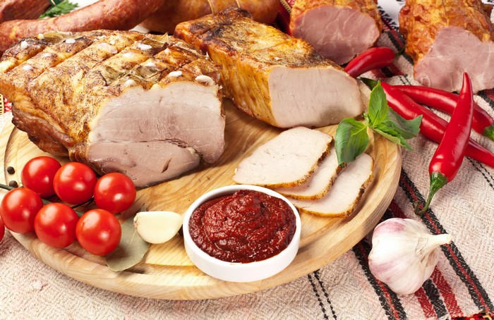 Meat products with tomatoes, chili peppers, and garlic