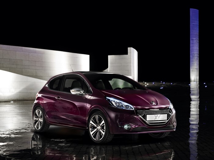 Peugeot 208 XY Concept car at night