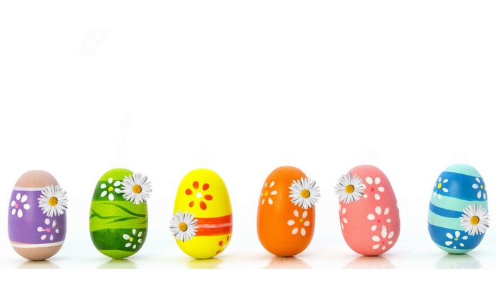 Decorated Easter Eggs with Daisies