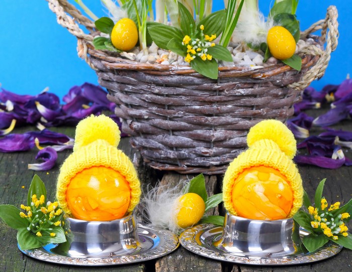 Easter eggs in knitted hats with hyacinths