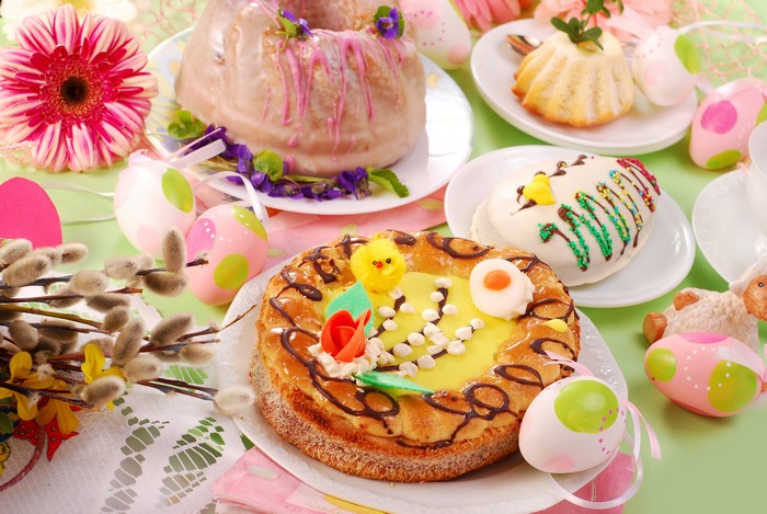 Easter cakes and decorations