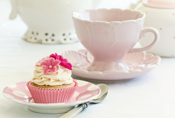 Cupcake with flowers and tea set