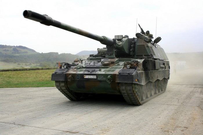 German Panzerhaubitze 2000 self-propelled howitzer