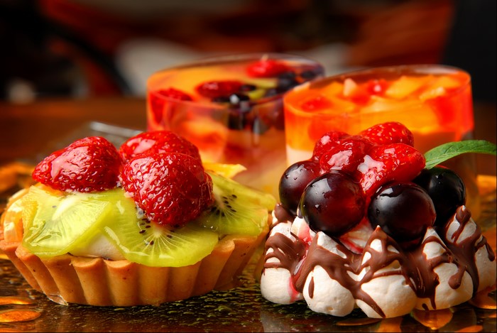 Fruit tarts and jelly desserts