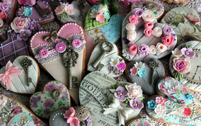 Heart-shaped cookies decorated with flowers and keys