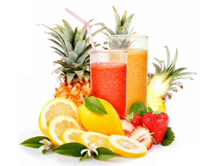 Pineapple and Strawberry Juice with Lemons