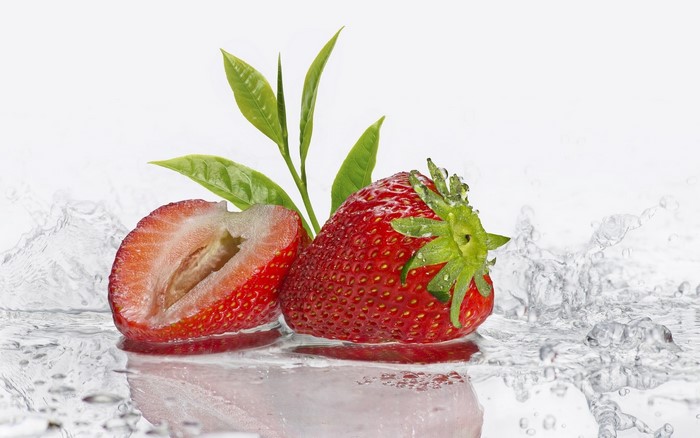 Strawberry and water splash with leaves